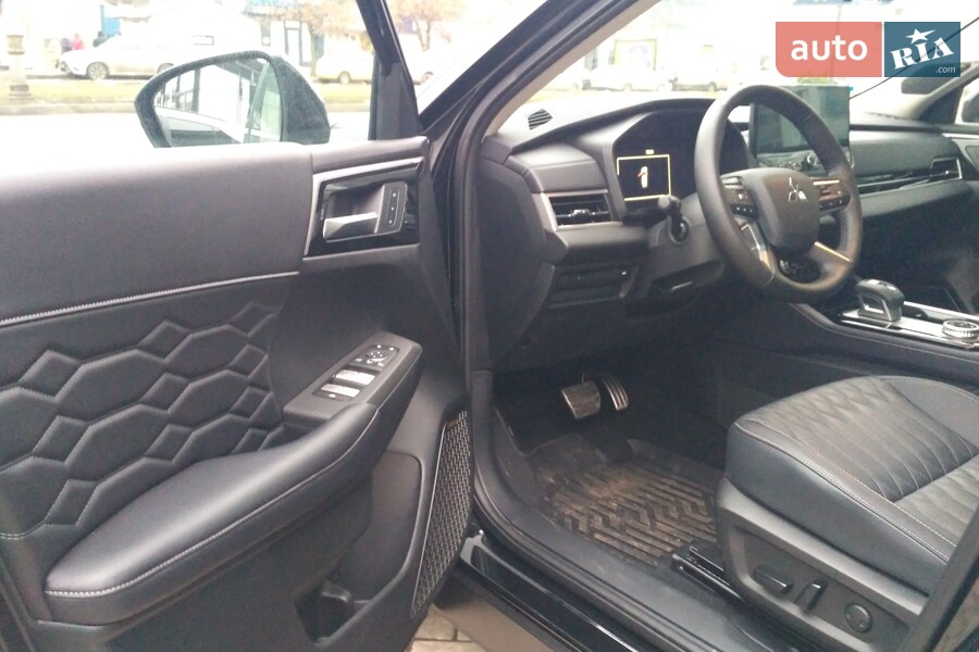 Mitsubishi Outlander - фото 14