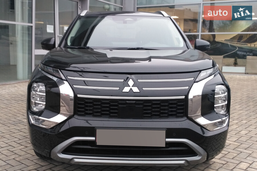 Mitsubishi Outlander - фото 2