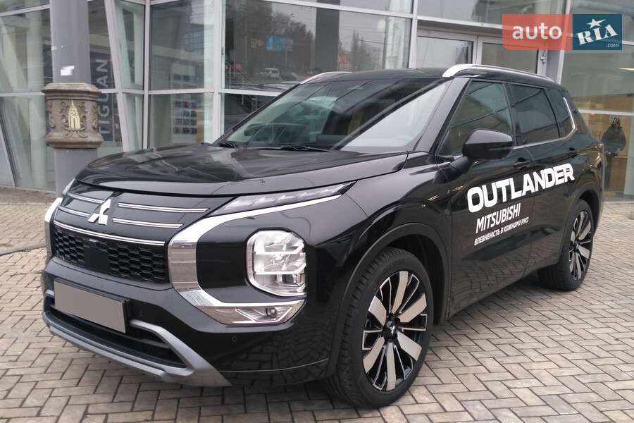 Mitsubishi Outlander - фото 1