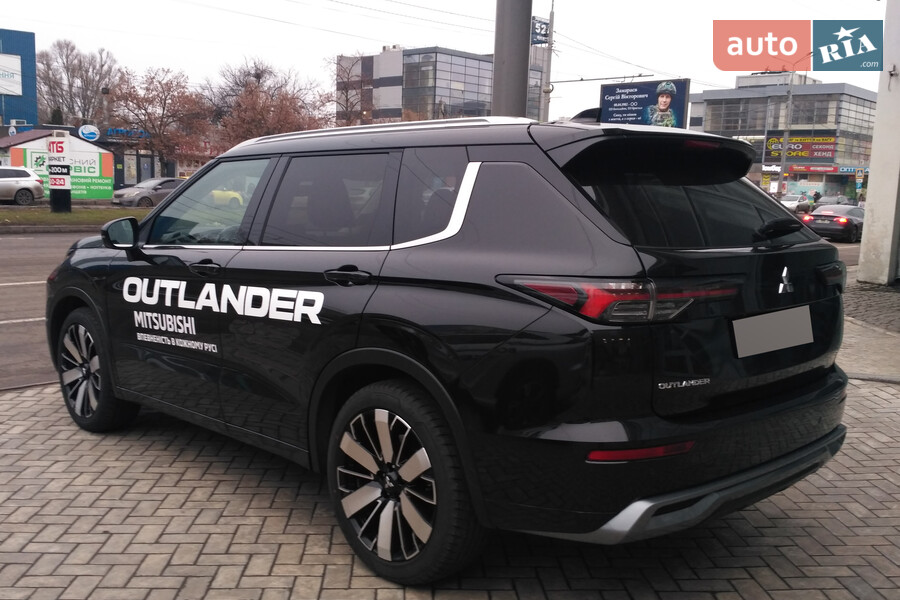 Mitsubishi Outlander - фото 8