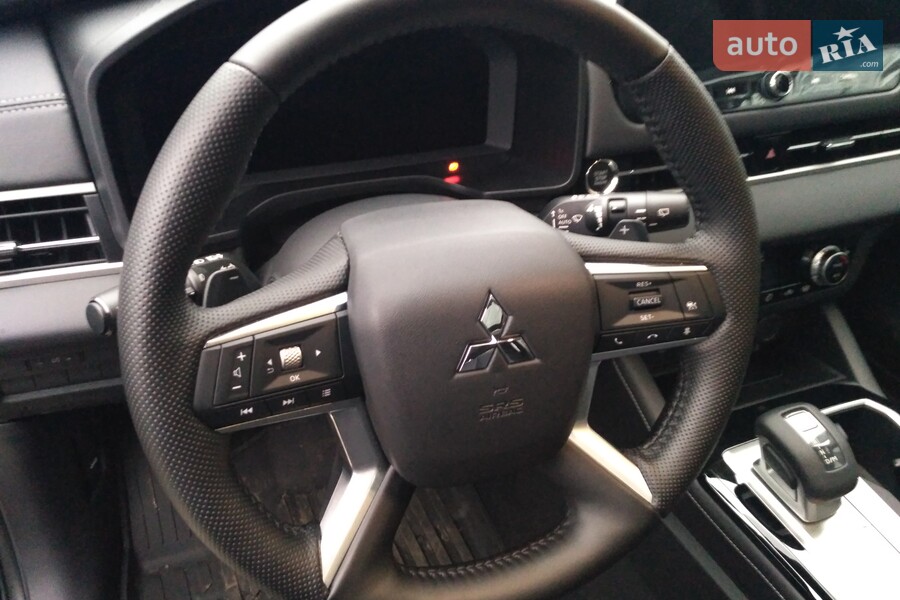 Mitsubishi Outlander - фото 16