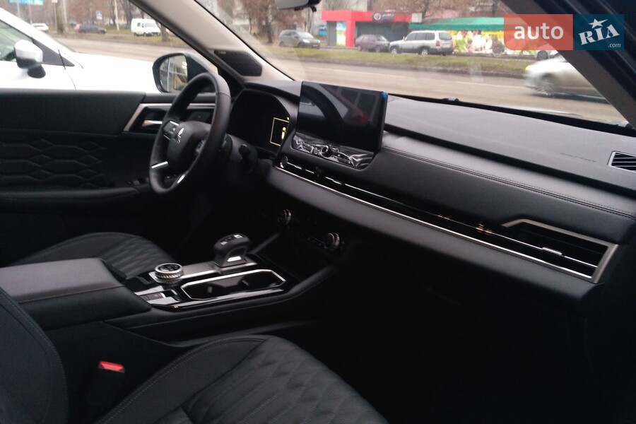 Mitsubishi Outlander - фото 21