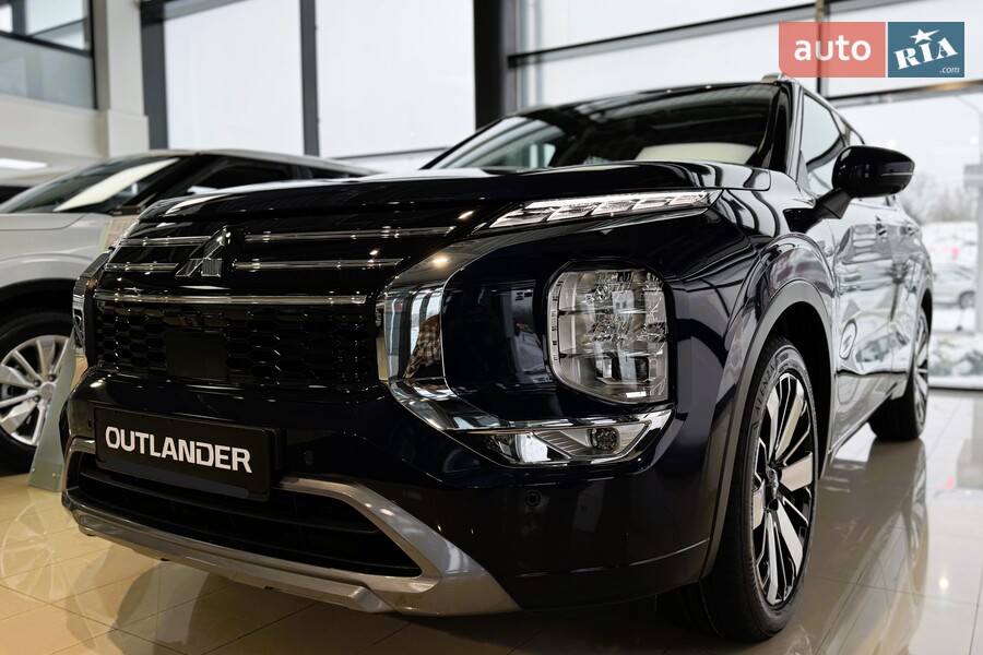 Mitsubishi Outlander - фото 1