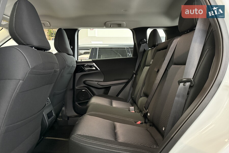 Mitsubishi Outlander - фото 16