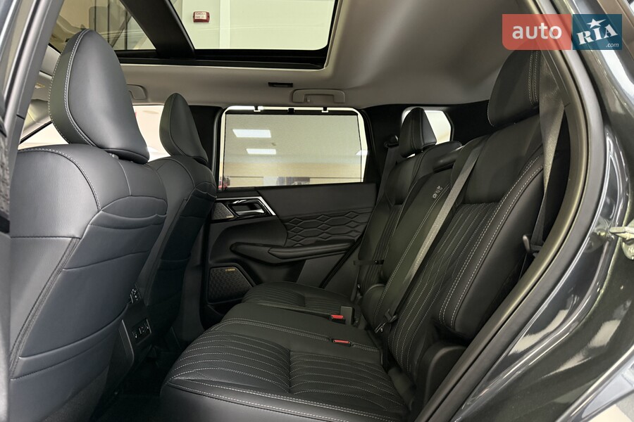 Mitsubishi Outlander - фото 14