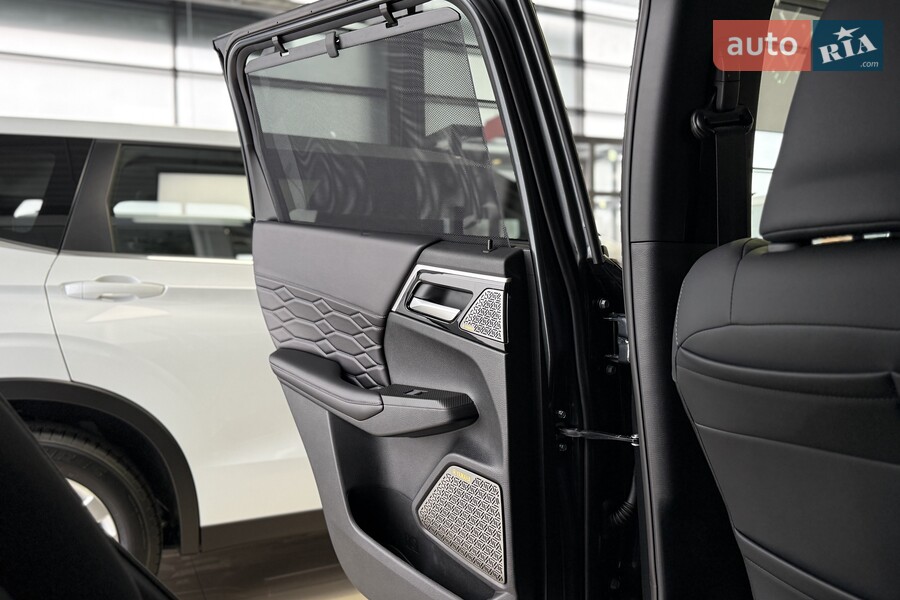 Mitsubishi Outlander - фото 17