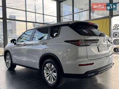Новий Mitsubishi Outlander 2025 - фото 2