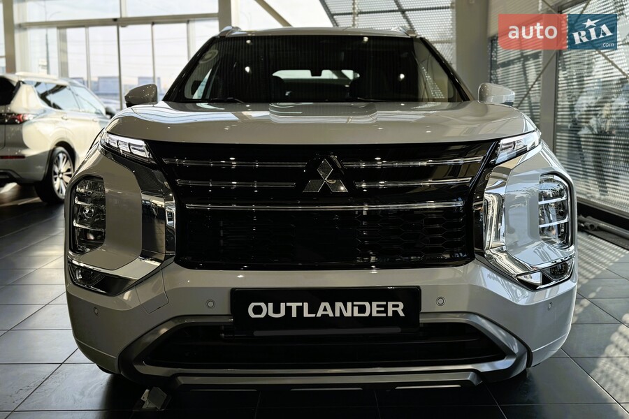 Mitsubishi Outlander - фото 1