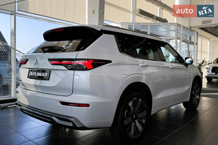 Mitsubishi Outlander - фото 4