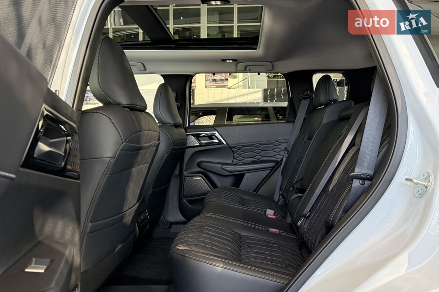 Mitsubishi Outlander - фото 14