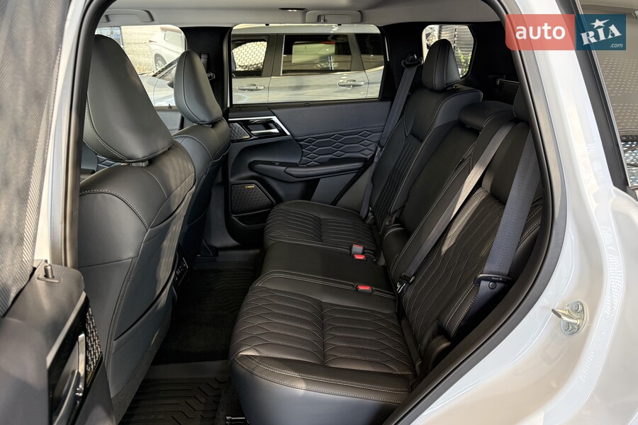 Mitsubishi Outlander - фото 16