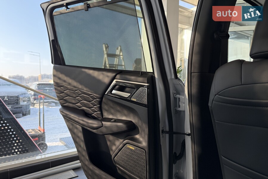 Mitsubishi Outlander - фото 17