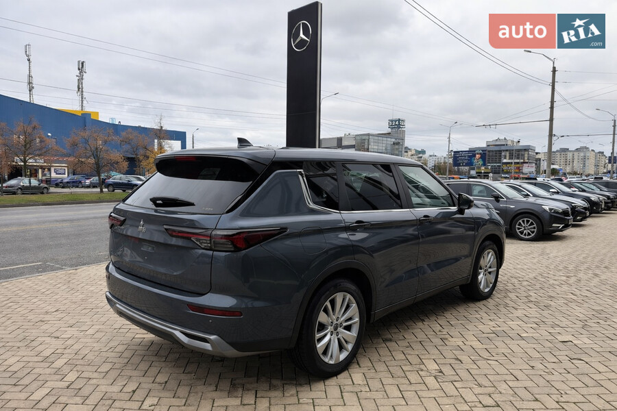 Mitsubishi Outlander - фото 2