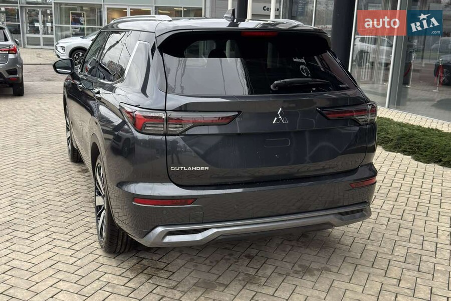 Mitsubishi Outlander - фото 12