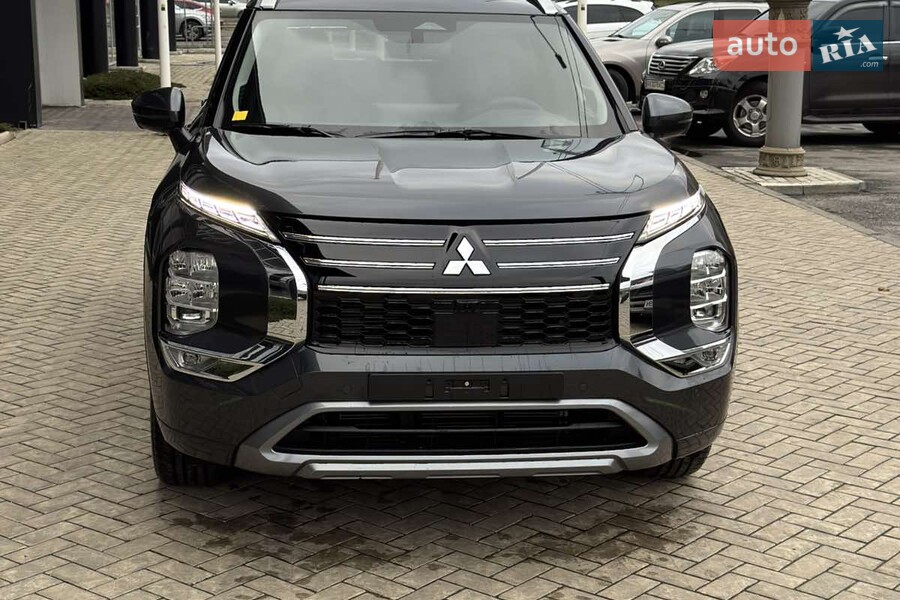 Mitsubishi Outlander - фото 2
