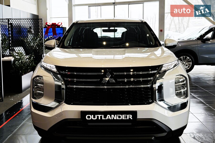 Mitsubishi Outlander - фото 1
