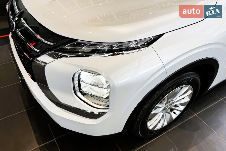 Mitsubishi Outlander - фото 8