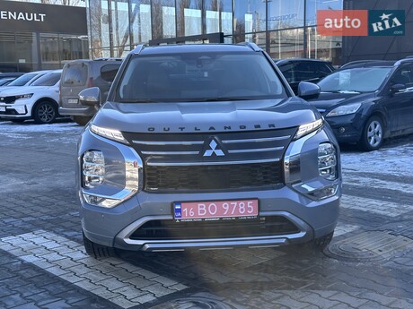 Mitsubishi Outlander 2025