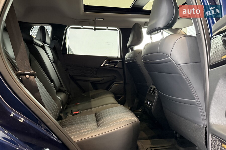 Mitsubishi Outlander - фото 25