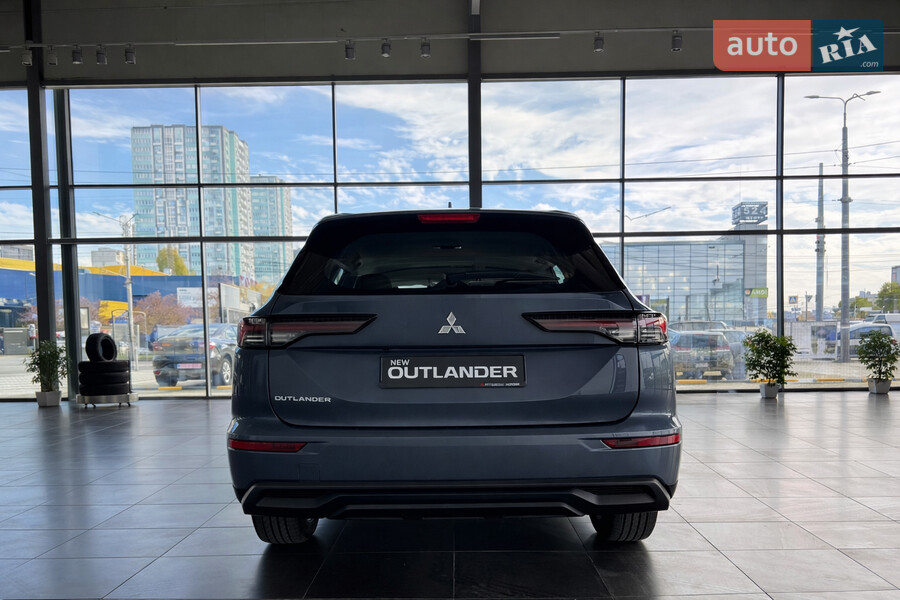 Mitsubishi Outlander - фото 3
