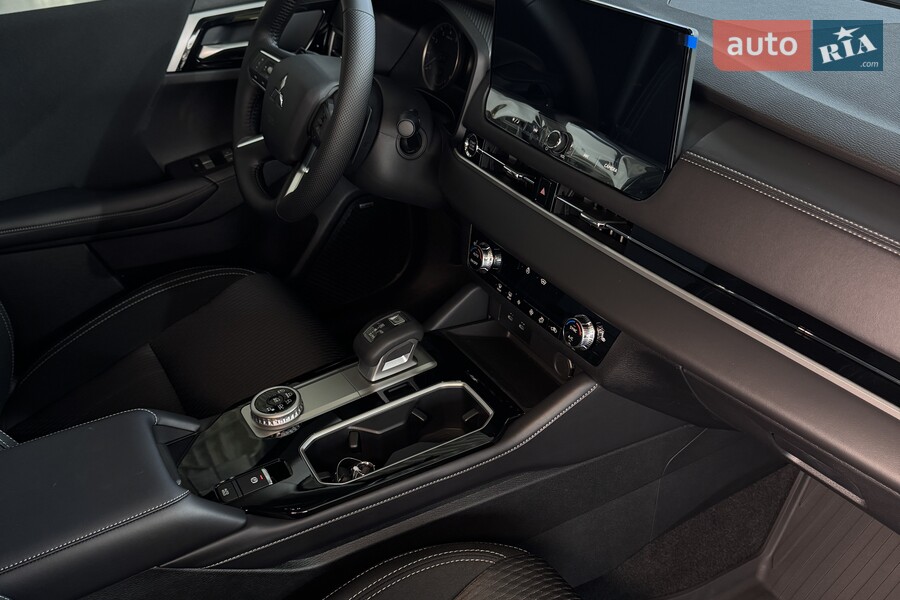 Mitsubishi Outlander - фото 14
