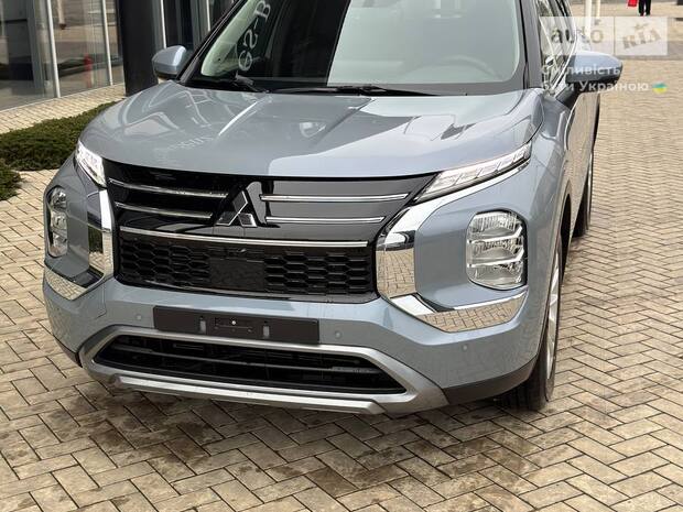 Mitsubishi Outlander 2025