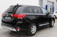 Mitsubishi Outlander Invite