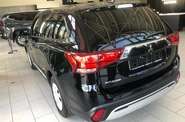 Mitsubishi Outlander Invite