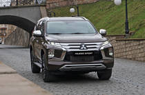 Mitsubishi Pajero Sport Instyle