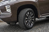 Mitsubishi Pajero Sport Instyle