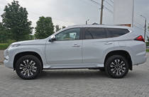 Mitsubishi Pajero Sport Intense