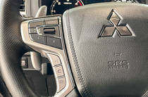 Mitsubishi Pajero Sport Intense