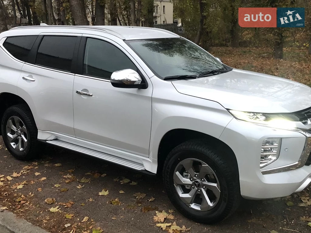 Mitsubishi Pajero Sport Instyle