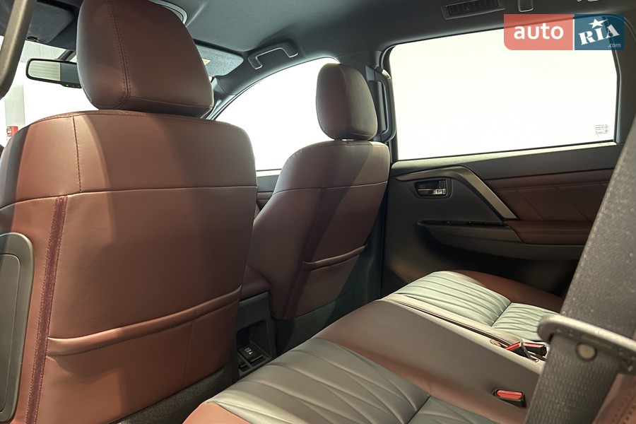 Mitsubishi Pajero Sport - фото 11