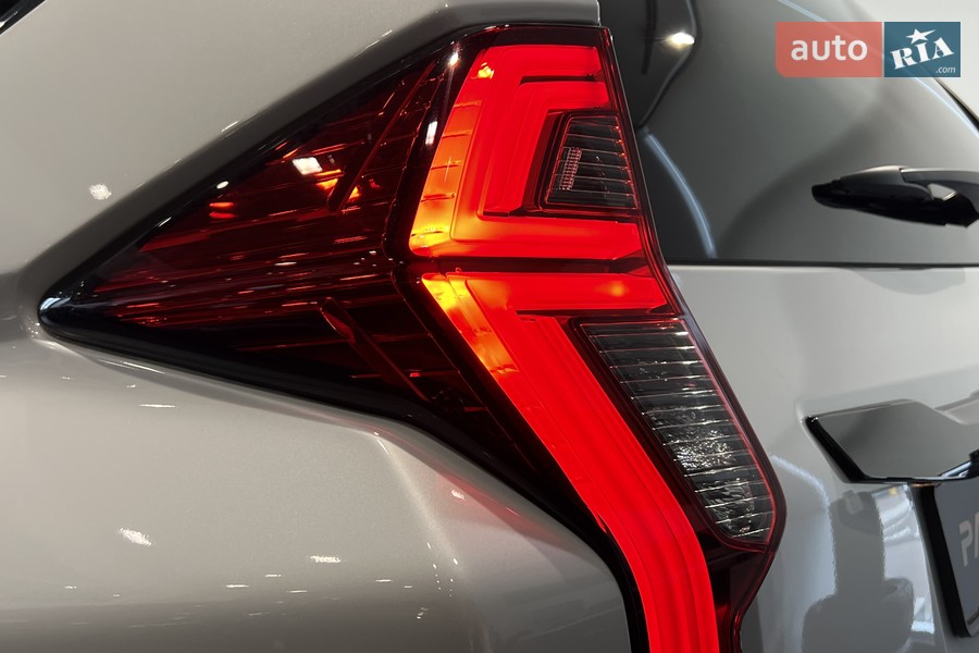 Mitsubishi Pajero Sport - фото 12