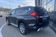 Mitsubishi Pajero Sport Instyle