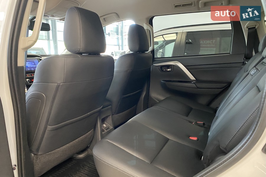 Mitsubishi Pajero Sport - фото 14