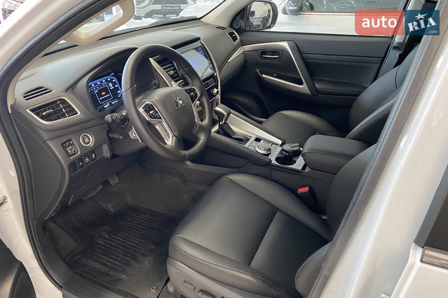 Mitsubishi Pajero Sport - фото 12
