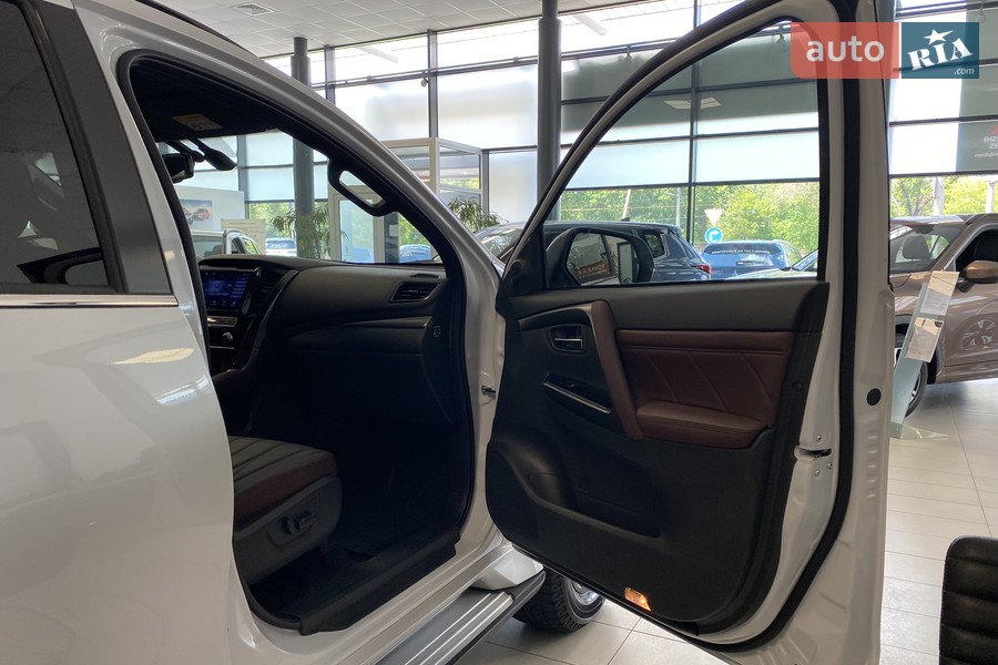 Mitsubishi Pajero Sport - фото 17