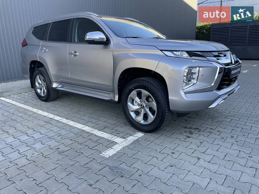 Mitsubishi Pajero Sport Instyle