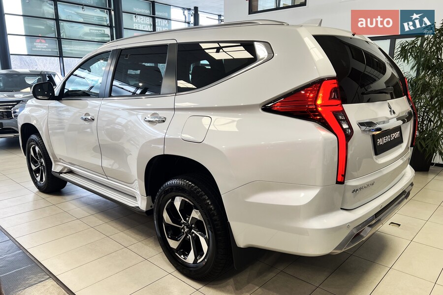 Mitsubishi Pajero Sport - фото 7