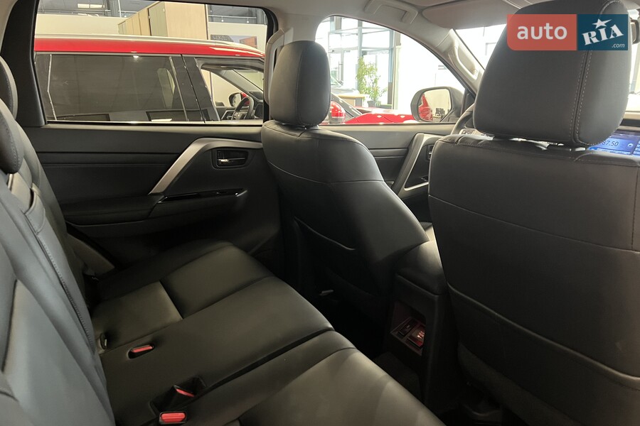 Mitsubishi Pajero Sport - фото 13