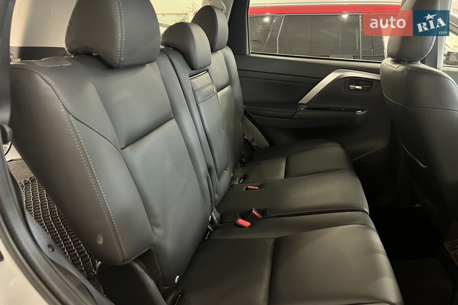 Mitsubishi Pajero Sport - фото 14