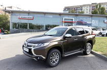 Mitsubishi Pajero Sport Intense