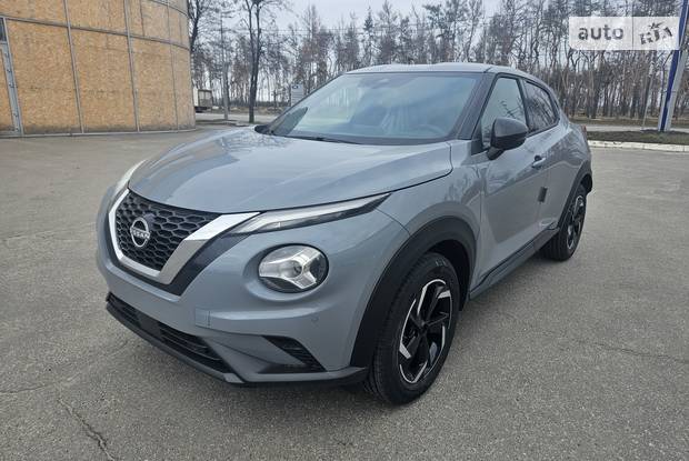 Nissan Juke N-Connecta Parking