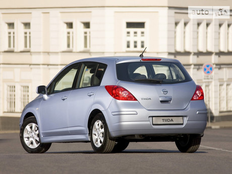 Nissan TIIDA 2010