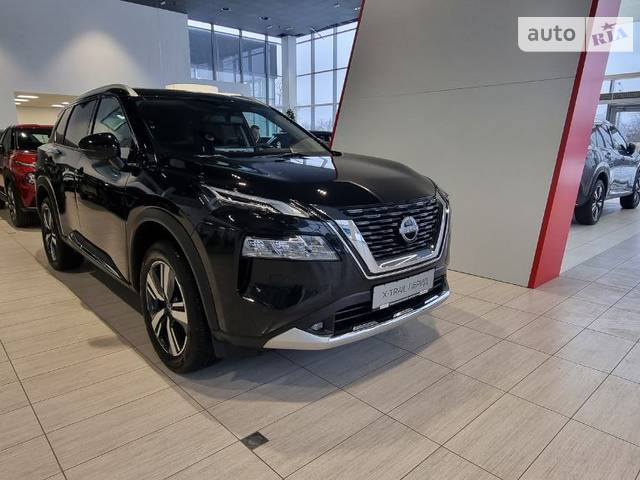 Автомобиль Nissan X-Trail NT32 2020 года чёрный во Владивостоке