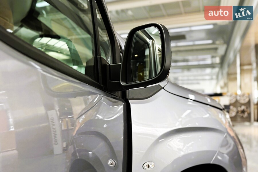 Opel Combo - фото 11