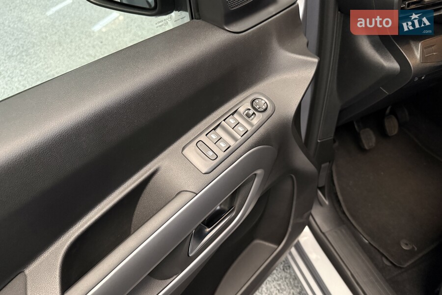 Opel Combo - фото 19