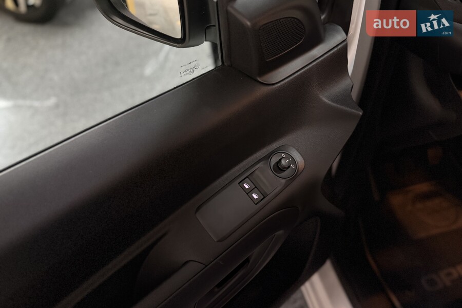 Opel Combo - фото 14